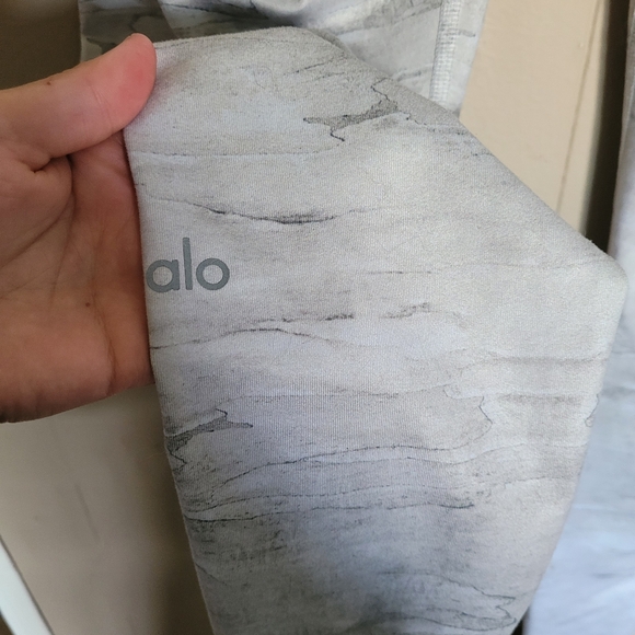 NWOT Alo Yoga Airbrush Legging in Sequoia Marble, S - Picture 4 of 8